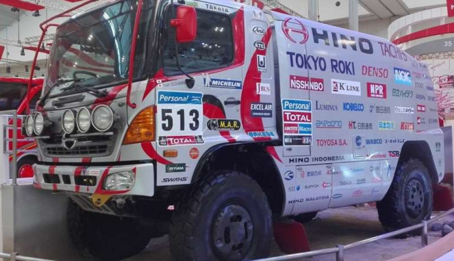 Truk Hino 500 Series Dakar dipamerkan di GIIAS 2017.