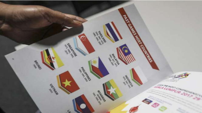 Bendera Indonesia dalam posisi terbalik di buku panduan SEA Games 2017 di Kuala Lumpur Malaysia.
