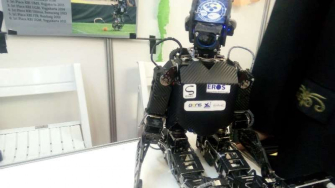 Robot buatan mahasiswa Politeknik Elektronika Negeri Surabaya 