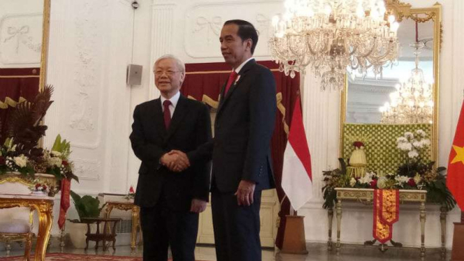 Presiden Joko Widodo menyambut Sekjen Partai Komunis Vietnam Nguyen Phu Trong 