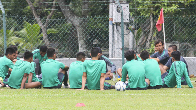 Latihan Santai Timnas Indonesia U-22 Jelang Lawan Kamboja