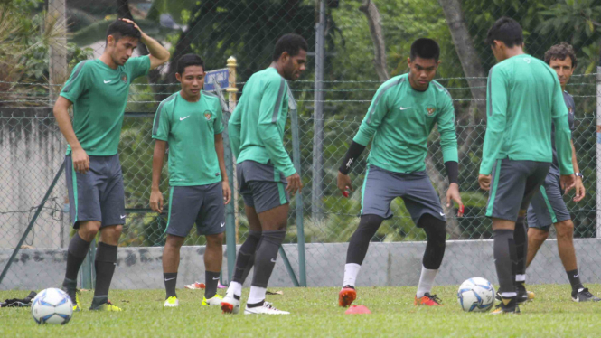 Kurniawan Kartika Ajie saat latihan Timnas Indonesia U-22 jelang lawan Kamboja