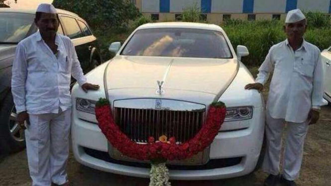 Petani di India beli Rolls-Royce.