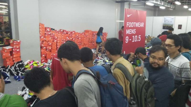 Antrean di bazar Nike di Mall Grand Indonesia