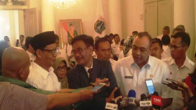 Gubernur DKI Jakarta Djarot Saiful Hidayat bersama Gubernur Banten