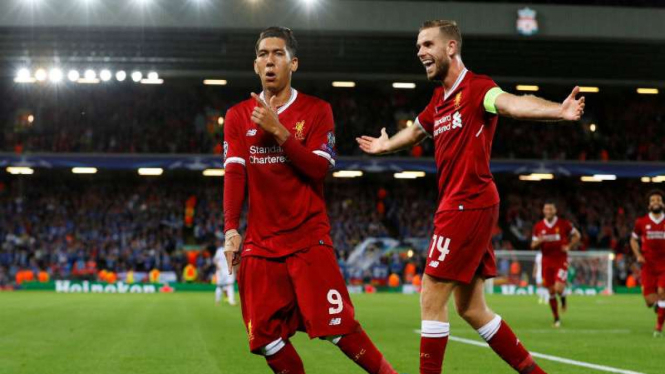 Pemain Liverpool rayakan gol Roberto Firmino (kiri)
