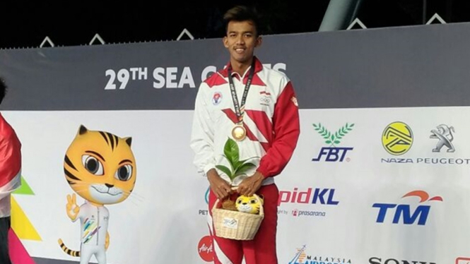 Perenang Indonesia, Triady Fauzi Sidiq, raih emas SEA Games 2017.