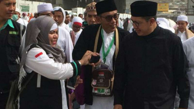 Menteri Agama Lukman Hakim Saifuddin (kanan)