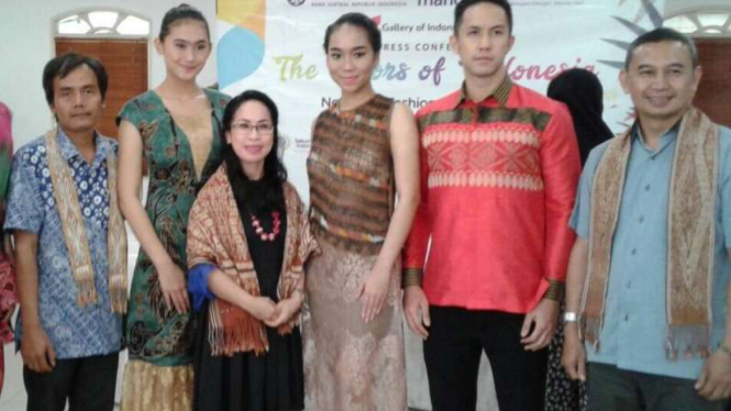 Desainer Indonesia tampil dalam Ajang New York Fashion Week (NYFW) 2017.