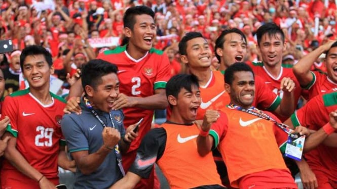 Para pemain Timnas Indonesia U-22 merayakan kemenangan atas Kamboja 