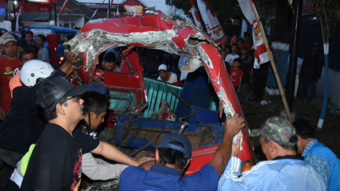 Kecelakaan beruntun di Krangploso Malang.