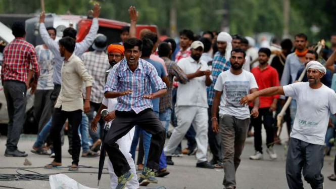 Kerusuhan setelah sidang tuntutan guru spiritual cabul di India