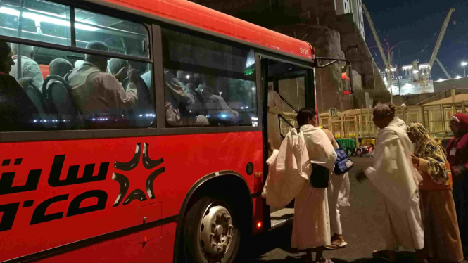 Bus pembawa jemaah haji ke Arafah