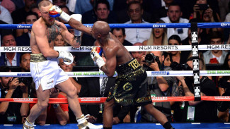 Mayweather Taklukkan McGregor di Ronde 10