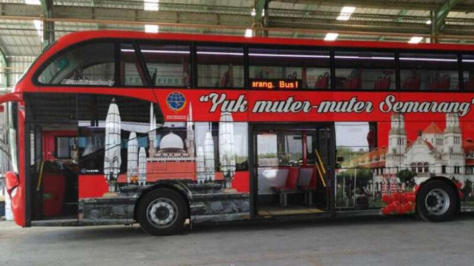  Bus tingkat khusus wisatawan di Kota Semarang, Jawa Tengah 