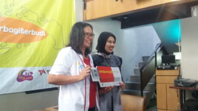 Gerakan 1945 flash disk untuk pendidikan Indonesia