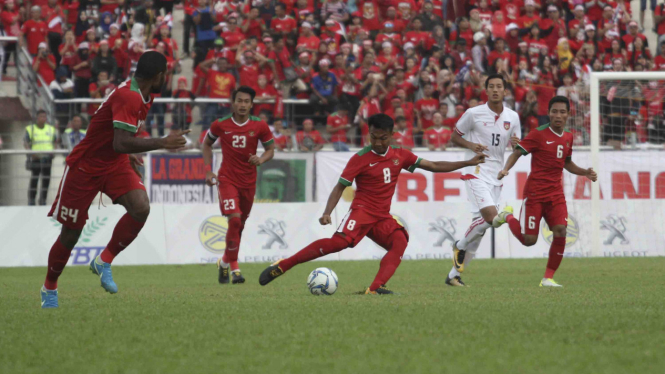Timnas Indonesia U-22 melawan Myanmar di SEA Games 2017