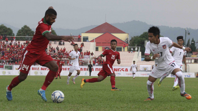Timnas Indonesia U-22 saat melawan Myanmar di SEA Games 2017.