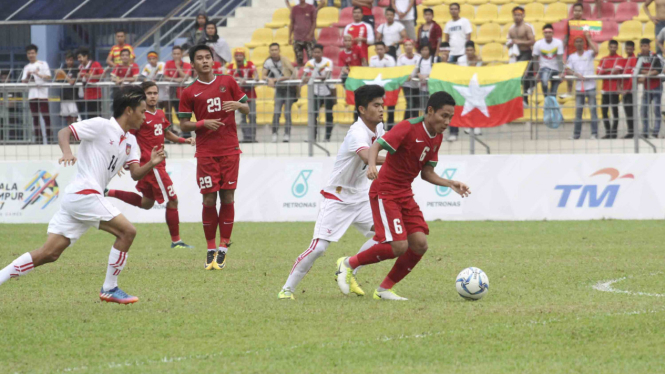 Timnas Indonesia U-22 melawan Myanmar di SEA Games 2017