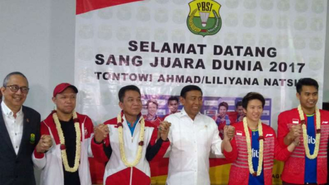 Sambutan untuk Tontowi Ahmad/Liliyana Natsir usai juara dunia