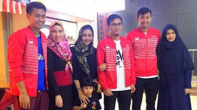 Para WAGs dari pebulutangkis top Indonesia.