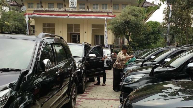 Mobil-mobil dinas anggota DPRD yang dikembalikan ke Pemkot Depok.