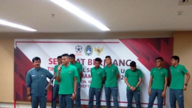 Pelatih Indra Sjafri bersama skuat Timnas U-19 jelang Piala AFF di Myanmar.