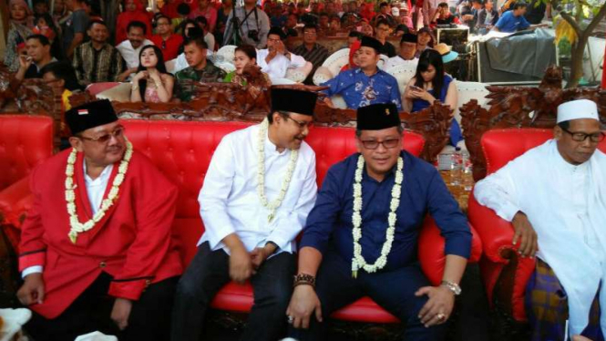 Sekretaris Jenderal PDIP, Hasto Kristiyanto (kedua dari kanan), di Surabaya, Jawa Timur, pada Jumat, 1 September 2017.