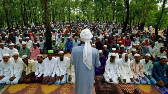 Muslim Rohingya lakukan salat Idul Adha ditengah duka.