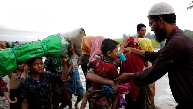 Muslim Bangladesh Membantu Pengungsi Rohingya