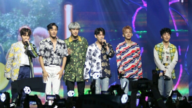 EXO dalam acara Music Bank di Jakarta