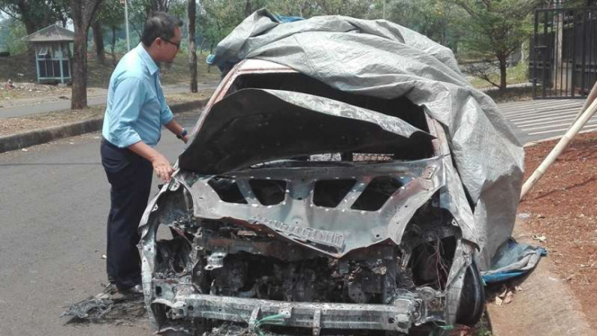 Mobil Brio yang terbakar di Bekasi