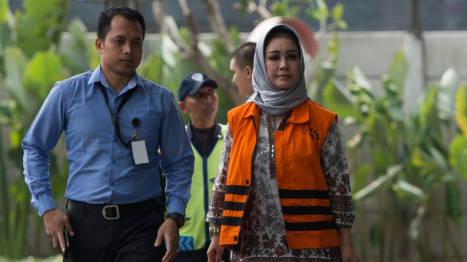 Wali Kota Tegal, Siti Masitha Soeparno, jadi tahanan KPK. 