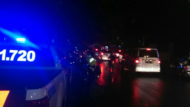 Suasana lalu lintas Jl.Senopati arah Blok S-Tendean ramai cenderung padat