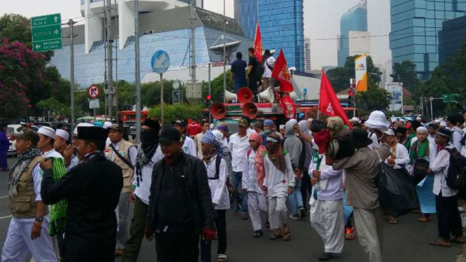 Massa unjuk rasa ke Kedubes Myanmar, Jakarta, Rabu, 6 September 2017.