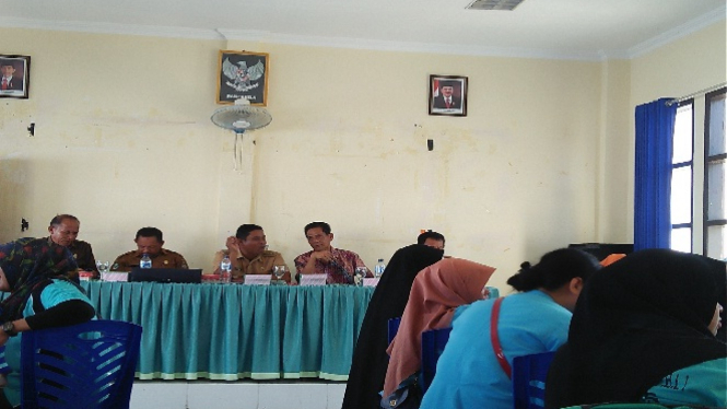 Penerimaan mahasiswa praktik lapangan oleh Camat Mamuju, Sulawesi Barat.