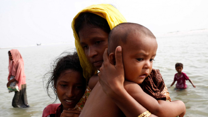 Pengungsi Rohinngya Terus Melintasi perbatasan Bangladesh-Myanmar