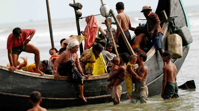 Pengungsi Rohinngya Terus Melintasi perbatasan Bangladesh-Myanmar akibat konflik dan kekerasan yang terjadi di Rakhine.