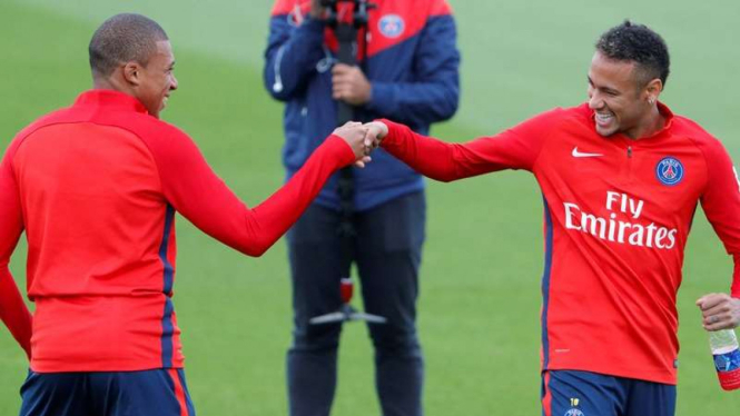 Dua rekrutan mahal Paris Saint-Germain (PSG), Kylian Mbappe (kiri) dan Neymar Jr.