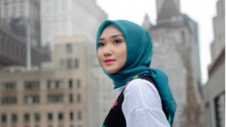 Bukan Sarjana, Desainer Dian Pelangi Bocorkan 3 Kunci Sukses