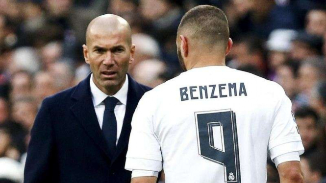 Zinedine Zidane (kiri) dan Karim Benzema (kanan)