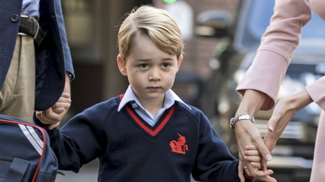 Pangeran George Diantar Ayahnya Masuk Sekolah Hari Pertama