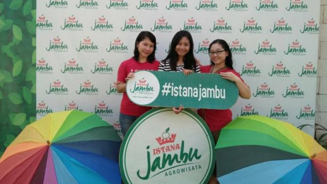 Salah satu spot foto di Istana Jambu, Kediri.