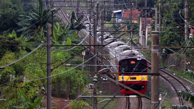 Kereta Rel Listrik (KRL) 