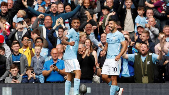 Pemain Manchester City, Sergio Aguero rayakan gol