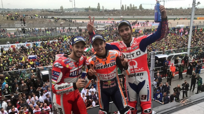 Andrea Dovizioso, Marc Marquez, dan Danilo Petrucci di podium MotoGP San Marino
