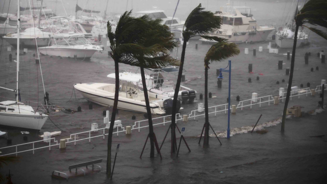 Badai Irma saat menerjang Florida AS
