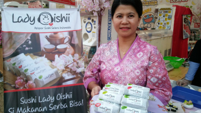 Widyawati, pemilik usaha sushi isi masakan Indonesia, Lady Oishii.