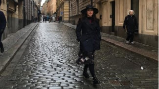 Sederet Sepatu yang Cocok Dipadukan dengan Rok Midi