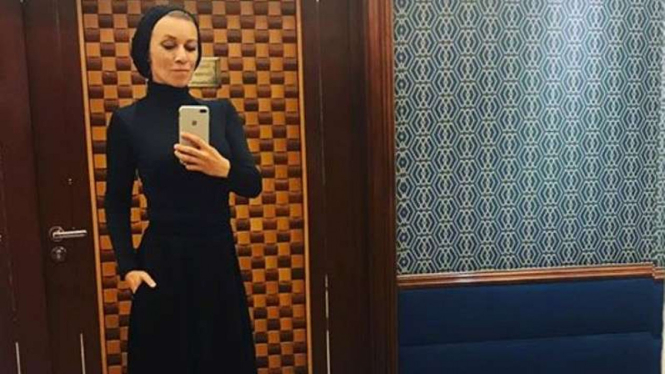 Maria Zakharova, Jubir Kemlu Rusia berhijab saat di Arab Saudi.